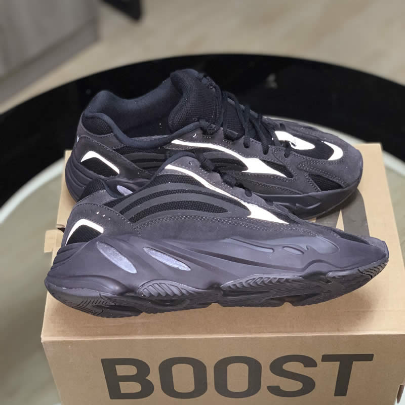 Yeezy Boost 700 V2 Vanta Black Fu6684 (2) - www.newkick.vip